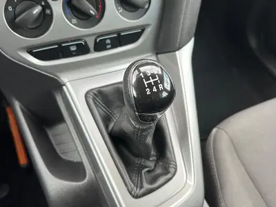 Ford Focus - Thumbnail 19