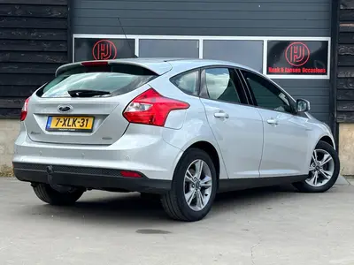 Ford Focus - Thumbnail 4