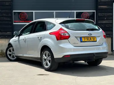 Ford Focus - Thumbnail 5