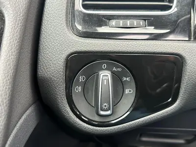 Volkswagen Golf - Thumbnail 24