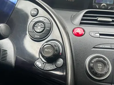 Honda Civic - Thumbnail 25