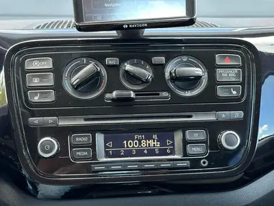 Volkswagen up! - Thumbnail 17