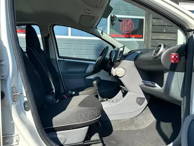 Peugeot 107 - Thumbnail 11