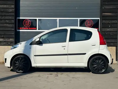 Peugeot 107 - Thumbnail 8