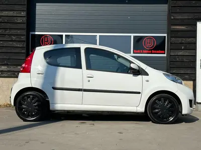 Peugeot 107 - Thumbnail 9