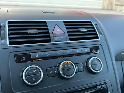 Volkswagen Touran - Thumbnail 16