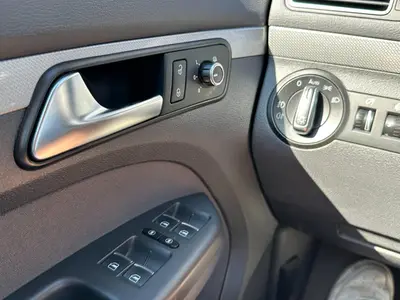 Volkswagen Touran - Thumbnail 24