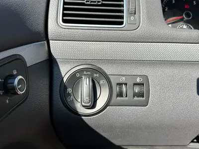 Volkswagen Touran - Thumbnail 25