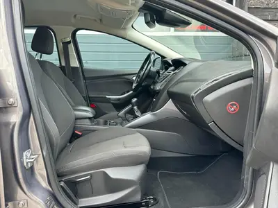 Ford Focus - Thumbnail 11