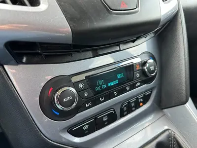 Ford Focus - Thumbnail 17