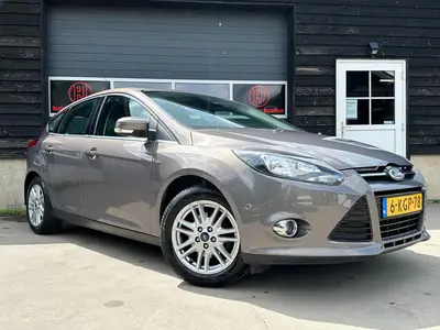 Ford Focus - Thumbnail 3