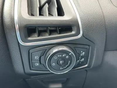 Ford Focus - Thumbnail 25