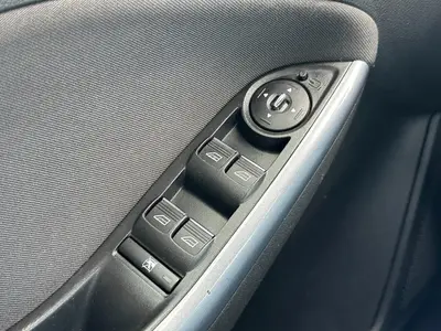 Ford Focus - Thumbnail 26