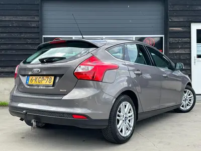 Ford Focus - Thumbnail 4