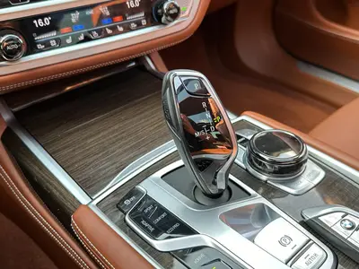 BMW 7 Serie - Thumbnail 23
