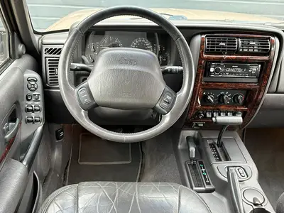 Jeep Cherokee - Thumbnail 15