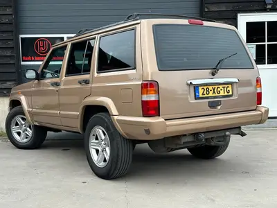 Jeep Cherokee - Thumbnail 4