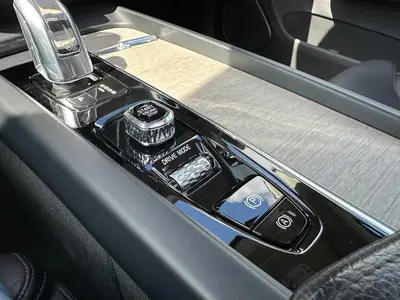 Volvo XC60 - Thumbnail 25