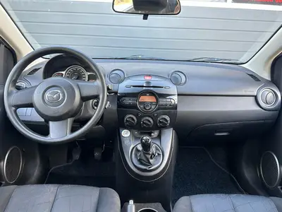 Mazda 2 - Thumbnail 12