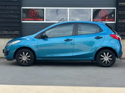 Mazda 2 - Thumbnail 9