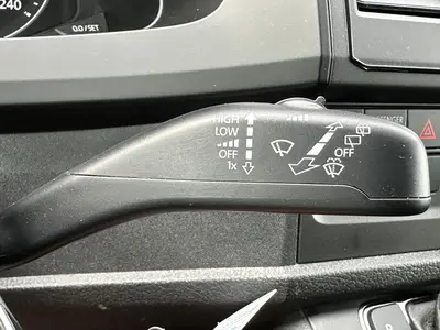 Volkswagen Transporter Caravelle - Thumbnail 21