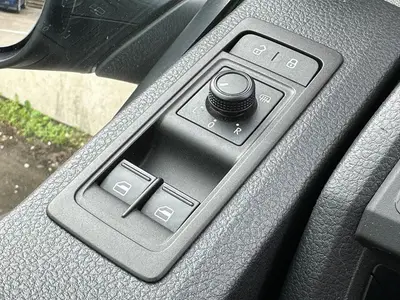 Volkswagen Transporter Caravelle - Thumbnail 25