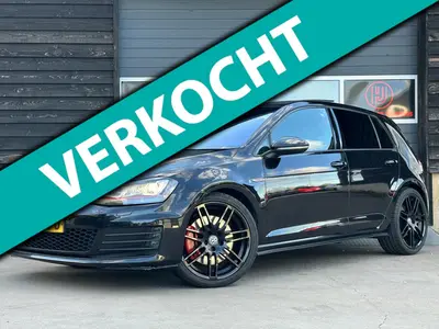 Volkswagen Golf - Thumbnail 1