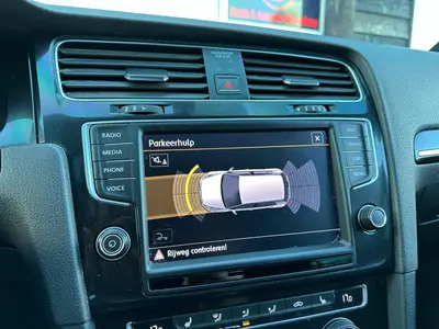 Volkswagen Golf - Thumbnail 18