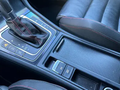 Volkswagen Golf - Thumbnail 25