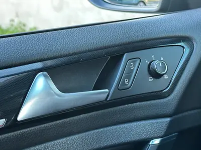 Volkswagen Golf - Thumbnail 31