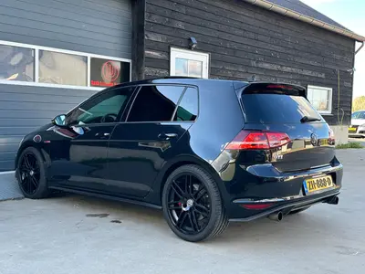 Volkswagen Golf - Thumbnail 35