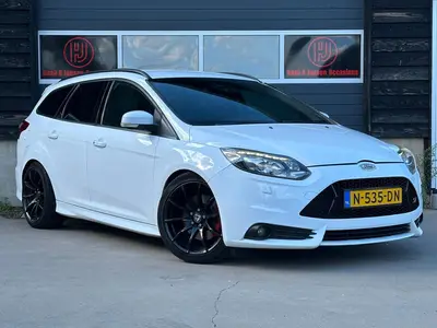 Ford FOCUS Wagon - Thumbnail 3