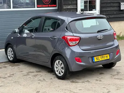 Hyundai i10 - Thumbnail 25