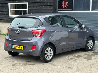Hyundai i10 - Thumbnail 27