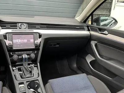 Volkswagen Passat - Thumbnail 14