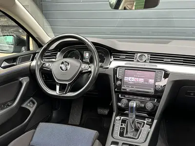 Volkswagen Passat - Thumbnail 15