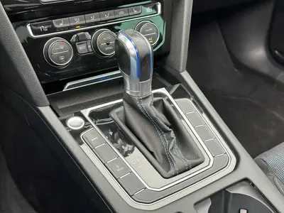 Volkswagen Passat - Thumbnail 19