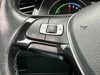 Volkswagen Passat - Thumbnail 20