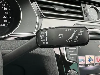 Volkswagen Passat - Thumbnail 23