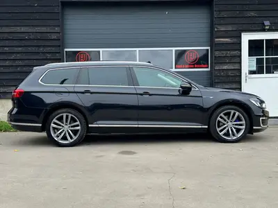 Volkswagen Passat - Thumbnail 8