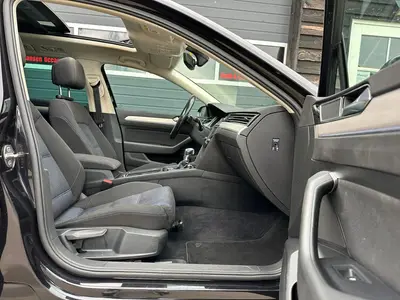 Volkswagen Passat - Thumbnail 10