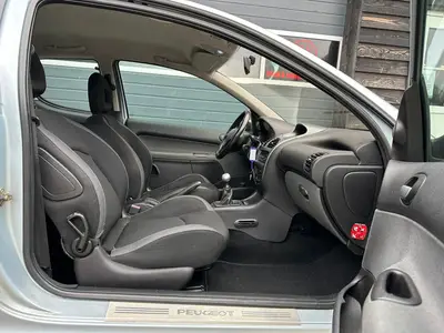 Peugeot 206 - Thumbnail 11