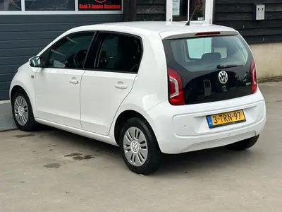 Volkswagen up! - Thumbnail 24