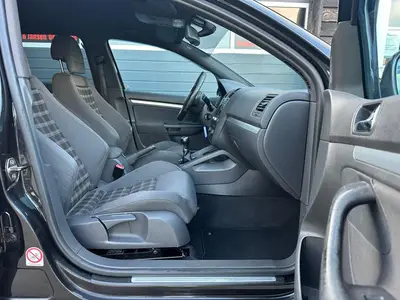 Volkswagen Golf - Thumbnail 11