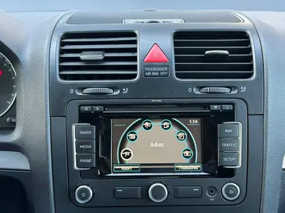 Volkswagen Golf - Thumbnail 24