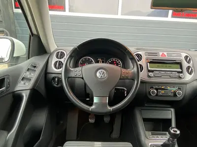 Volkswagen Tiguan - Thumbnail 15