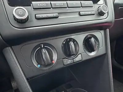 Volkswagen Polo - Thumbnail 18