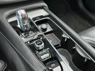 Volvo XC90 - Thumbnail 33