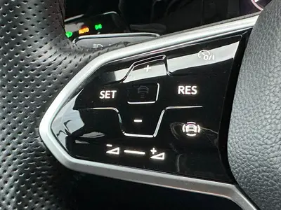 Volkswagen Golf - Thumbnail 21