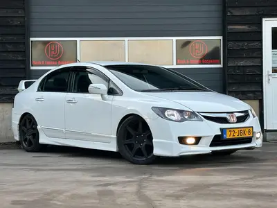Honda Civic - Thumbnail 3